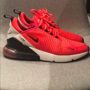 Youth size 7(women’s 8/8.5) Nike Air max 270